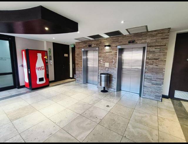 BUSINESS PROPERTY TO RENT IN CONSTANTIA KLOOF